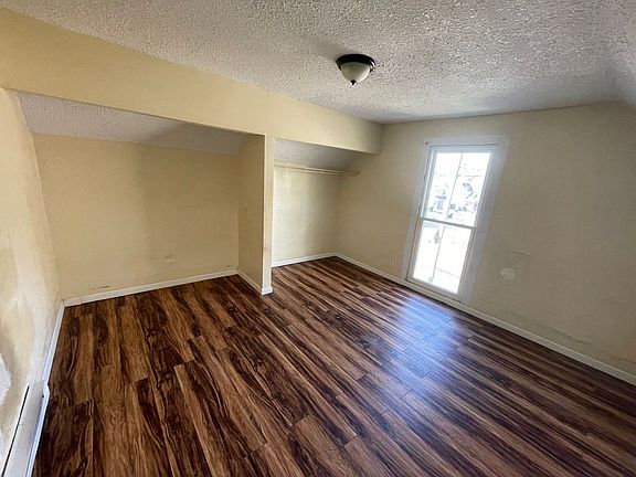 3rd image of 1402 N Ave Ne