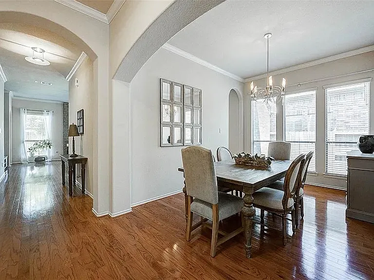 3 bed, 2063 sqft, $2,327 — Photo 4