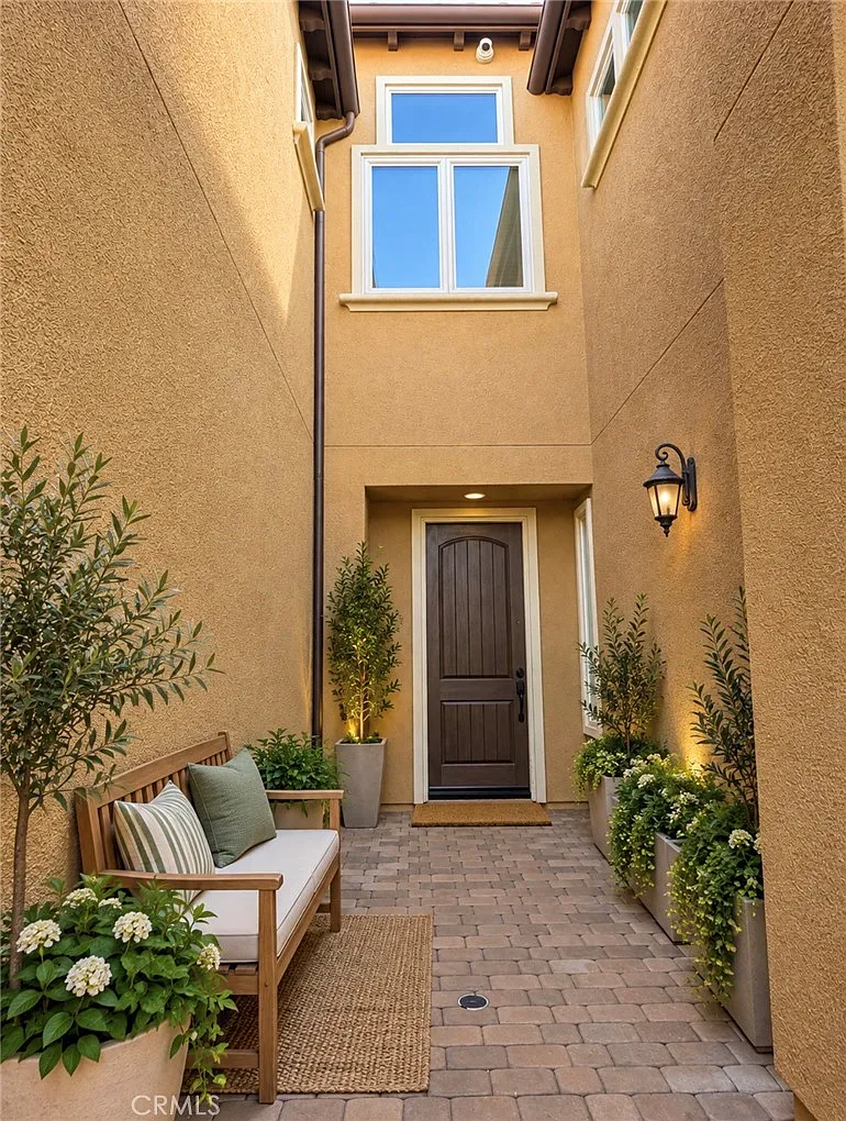2 bed, 1350 sqft, $3,700 — Photo 1
