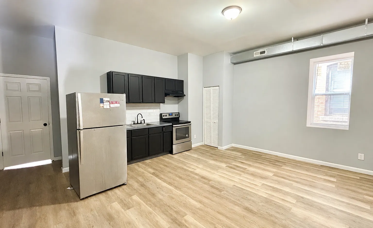 3 bed, 1200 sqft, $950 — Photo 2