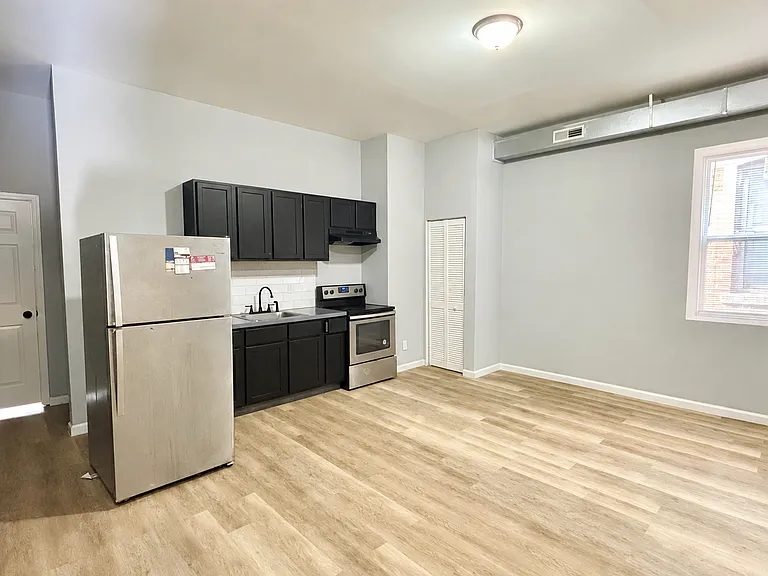 5040-5042 Lotus Ave #5042-2E — Photo 2
