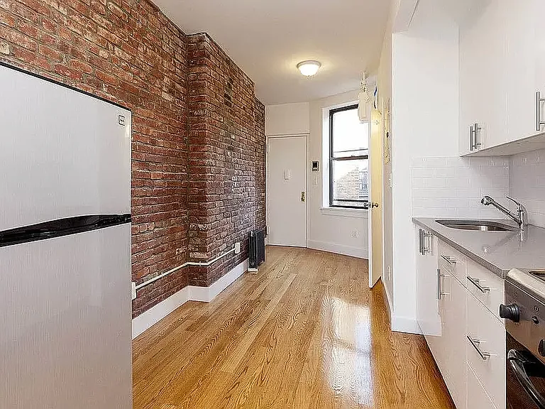 506 E 13th St #8 — Photo 3