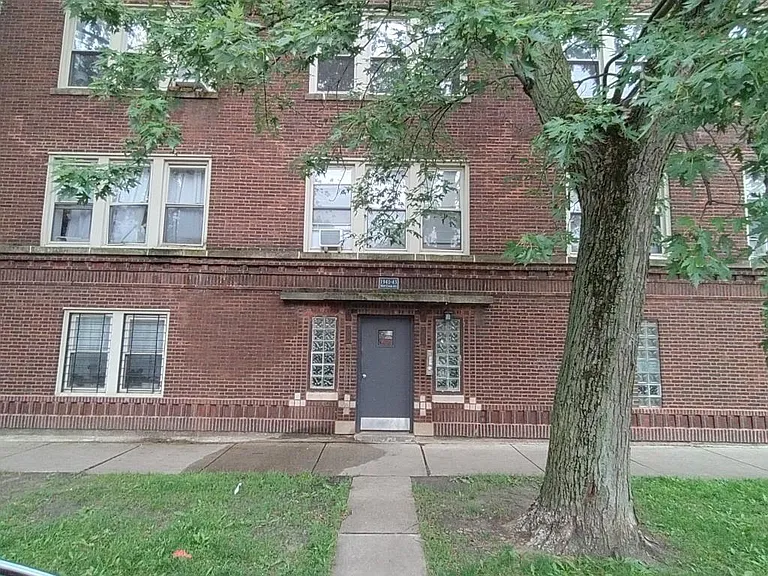 1943 W Chase Ave #2 — Photo 1