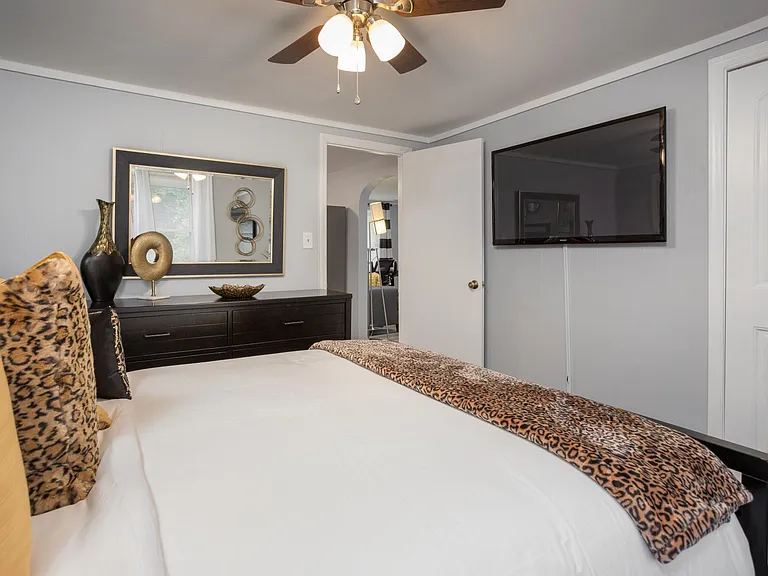 723 W McKinley St — Photo 15
