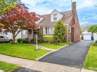 196 Grove St, Woodbridge, NJ 07095