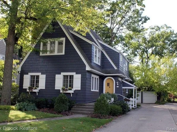 80 Oakdale Blvd, Pleasant Ridge, MI 48069