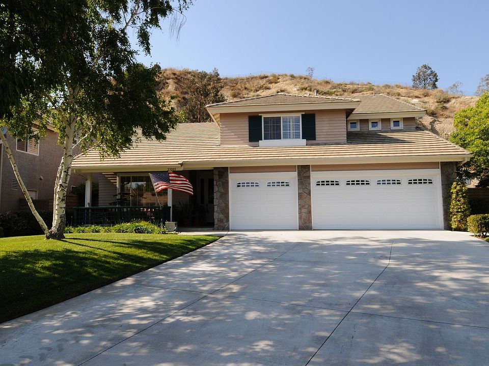 Front w/covered porch