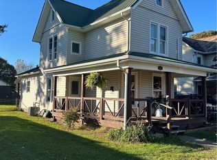 402 4th St NW, New Philadelphia, OH 44663