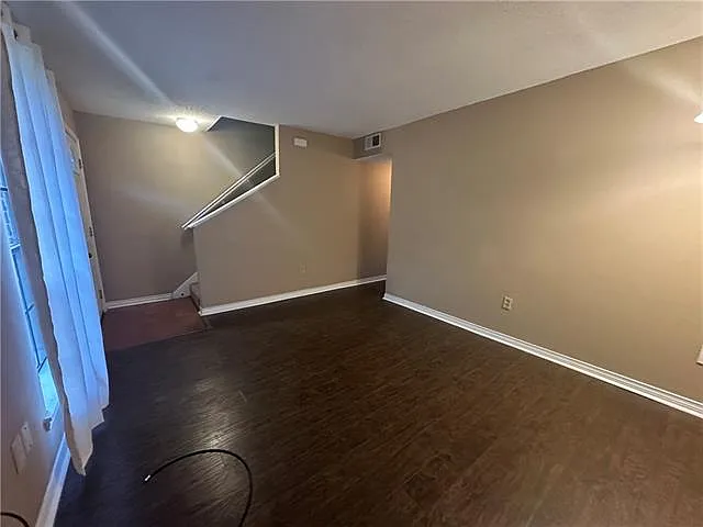 2 bed, 1.5 bath, 1100 sqft, $1,350 — Photo 4