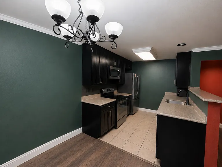 210 Chambers St #12 — Photo 3