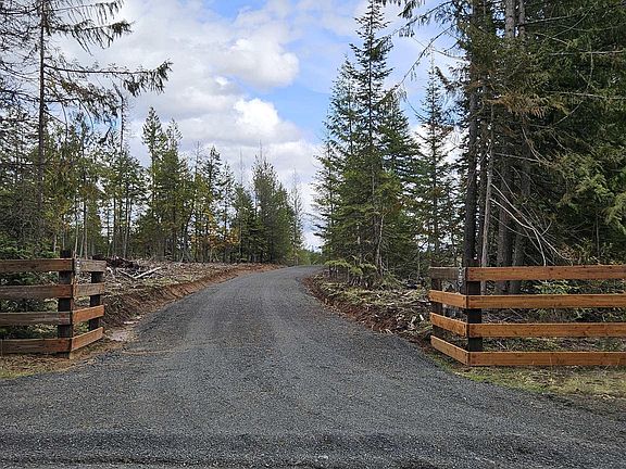 3rd image of 11 Spring Ln