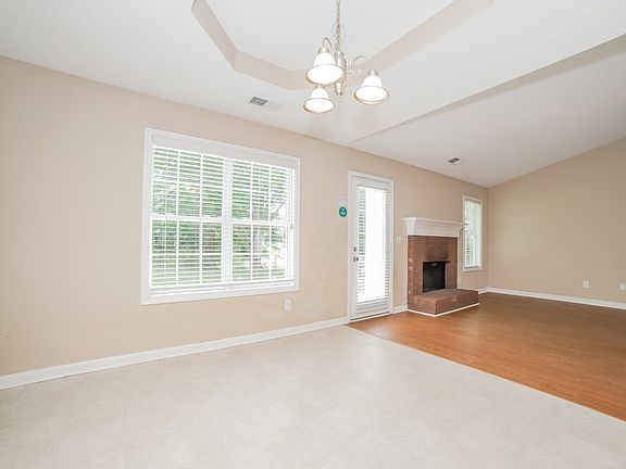 5th image of 820 Brandon Dr