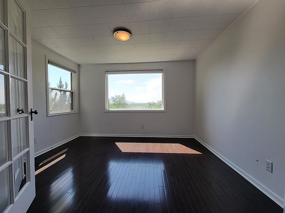 5th image of 621 S Grand St