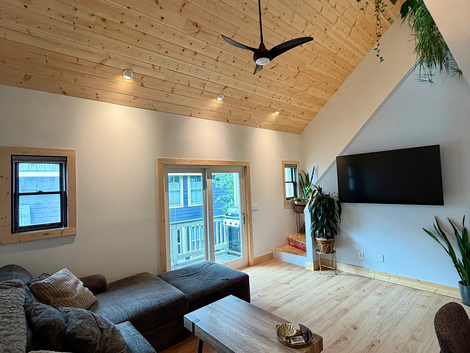 2 bed, 940 sqft, $3,400 — Photo 3