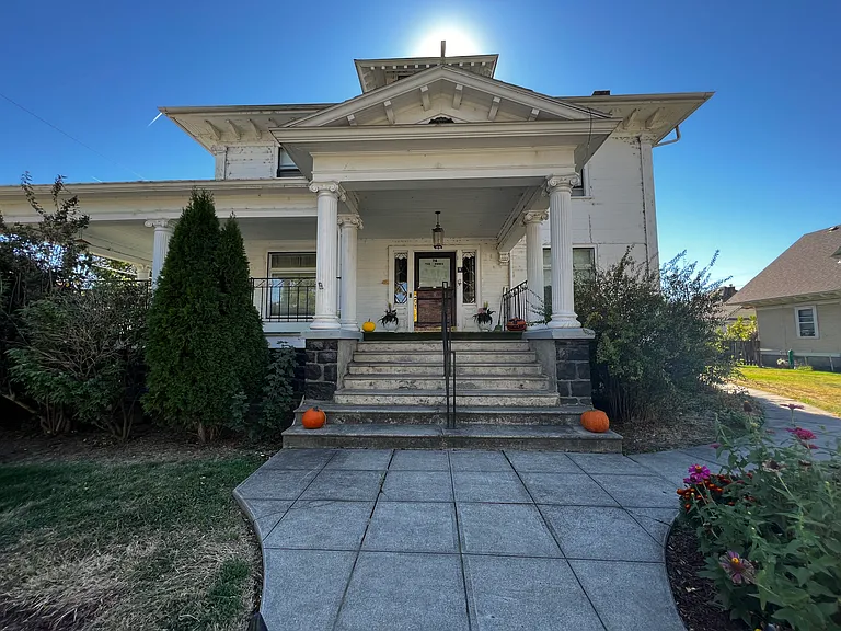 714 SE Byers Ave — Photo 1