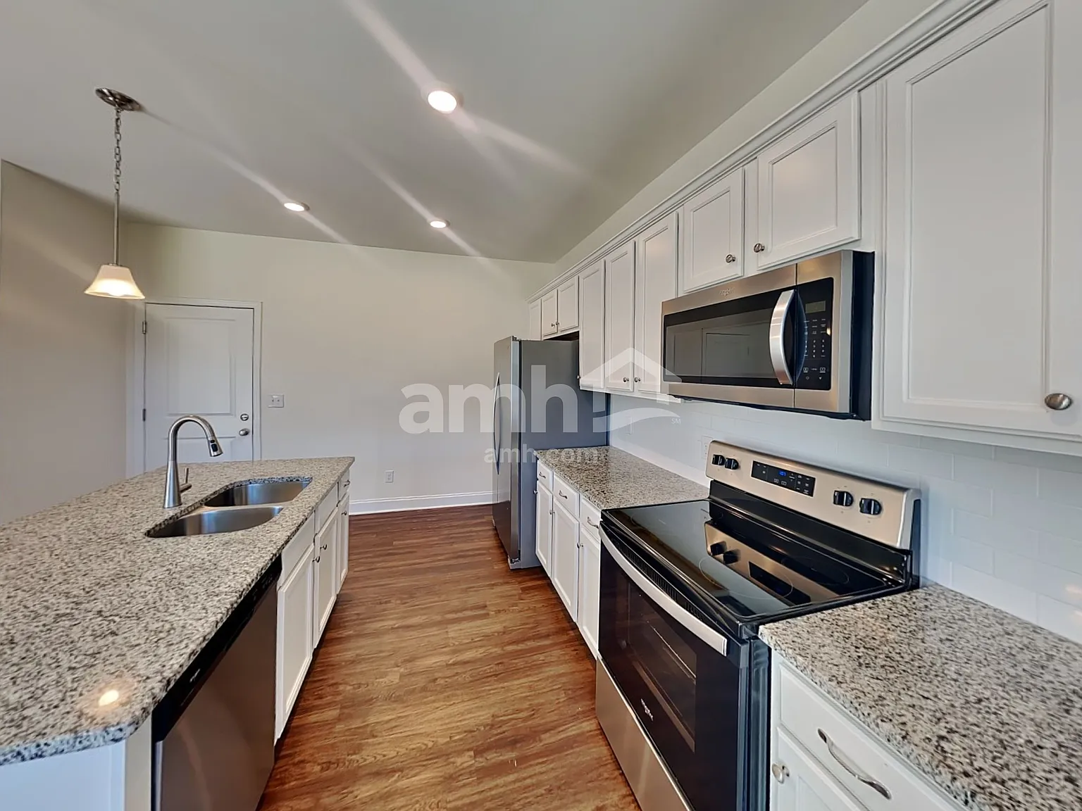 3 bed, 2.5 bath, 1973 sqft, $2,400 — Photo 3