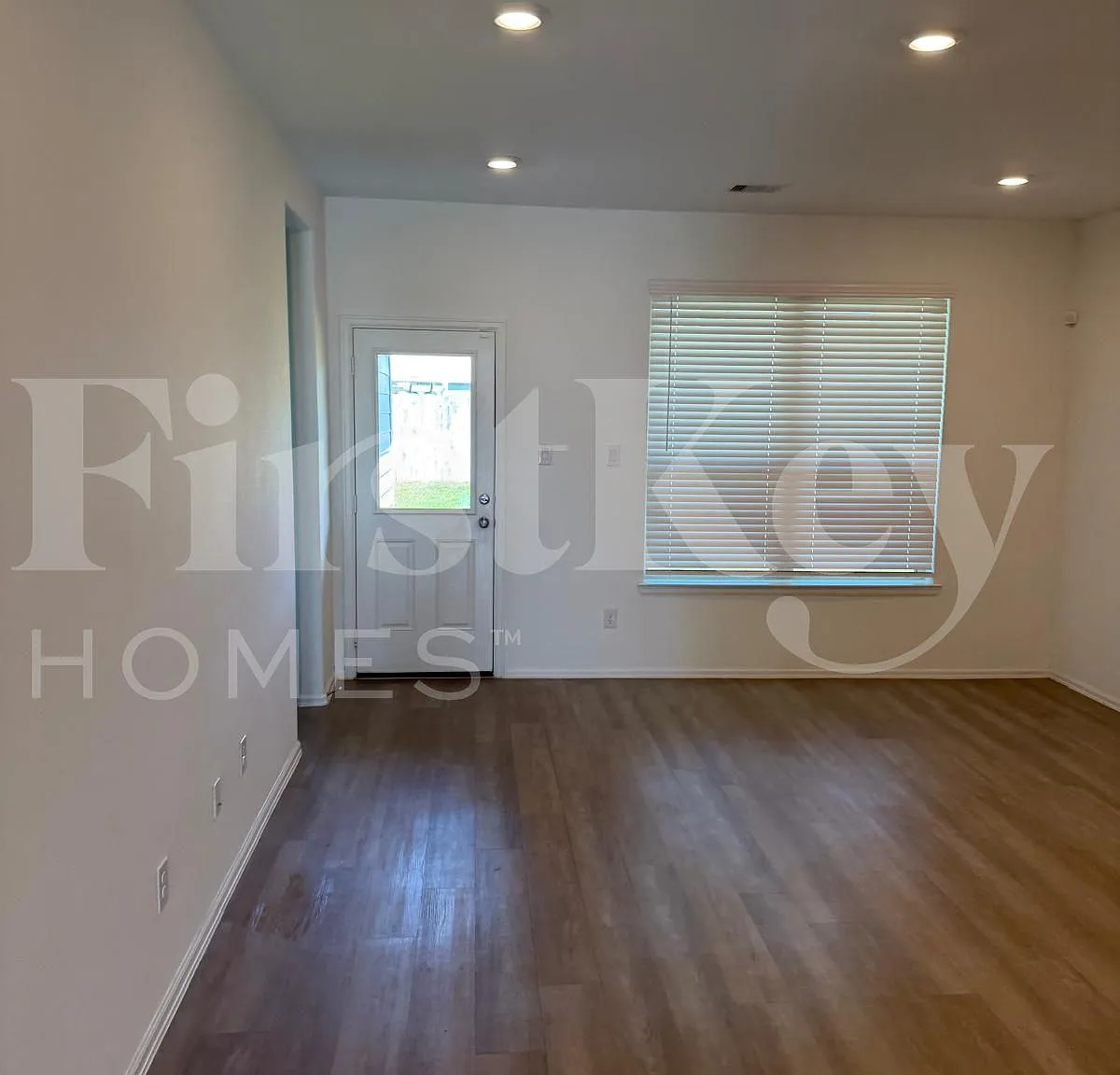 3 bed, 2.0 bath, 1801 sqft, $2,725 — Photo 2