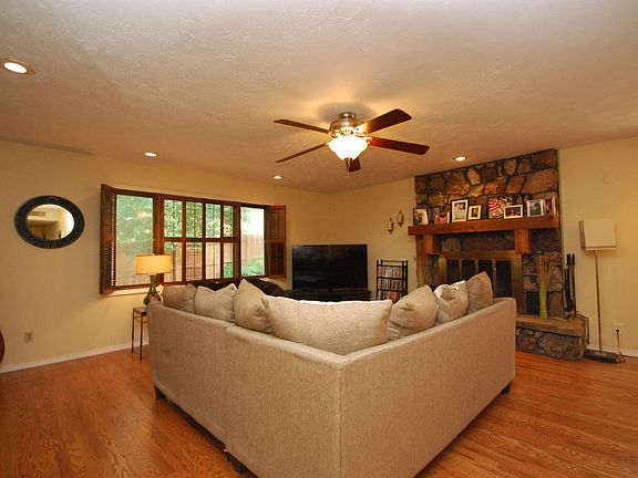 4th image of 110 Woodridge Dr