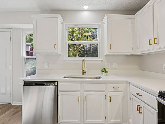4th image of 605 Hibbitts Ct