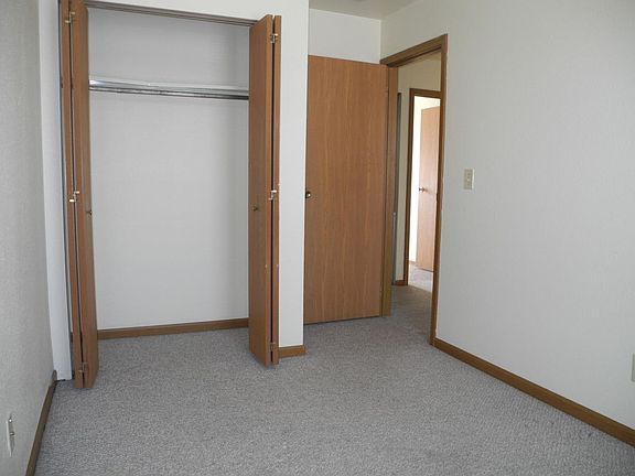 5th image of 612 E Campus Dr APT B5