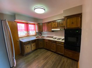 2714 W 97th St, Evergreen Park, IL