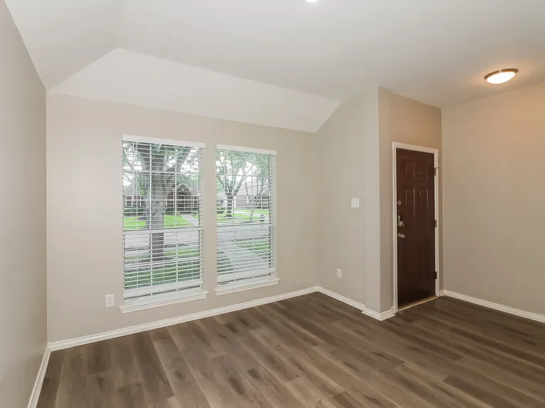 1427 Waterside Village Dr — Photo 5
