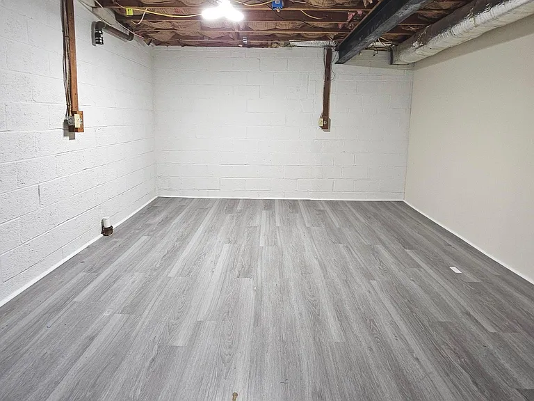 8925 Falling Creek Ct — Photo 41