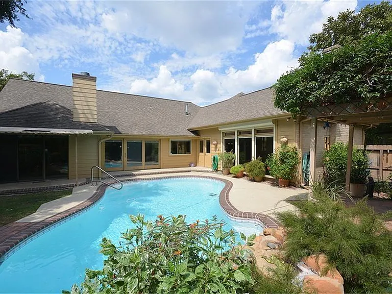 13103 Rincon Dr — Photo 2