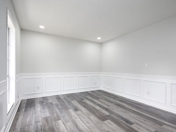4th image of 2855 Viking Dr