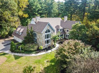 114 Woodford Hills Dr, Avon, CT 06001