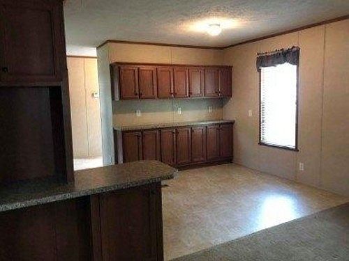 2nd image of 423 Darelnor St