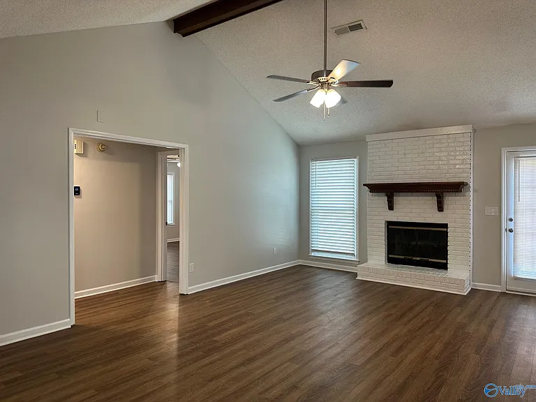 101 Springfield Ln — Photo 2