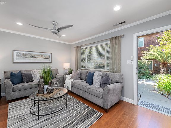 3rd image of 4147 Ravenwood Pl