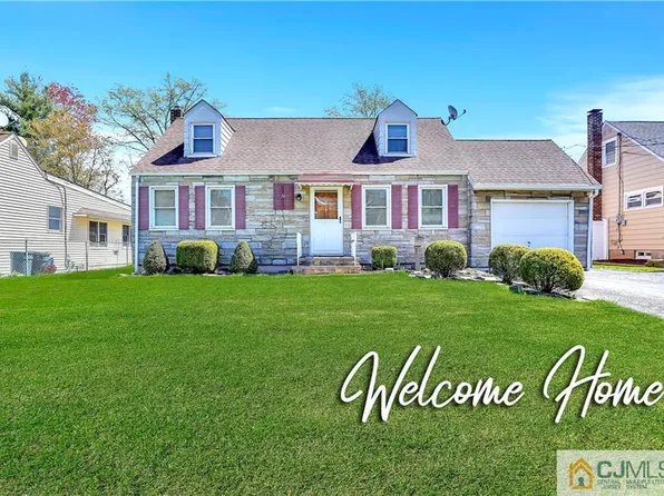 61 Longfellow Dr, Colonia, NJ 07067