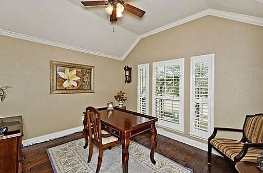 5th image of 2620 Golfview Dr