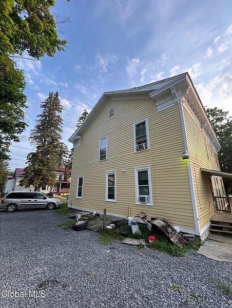 4th image of 136 Wells Avenue