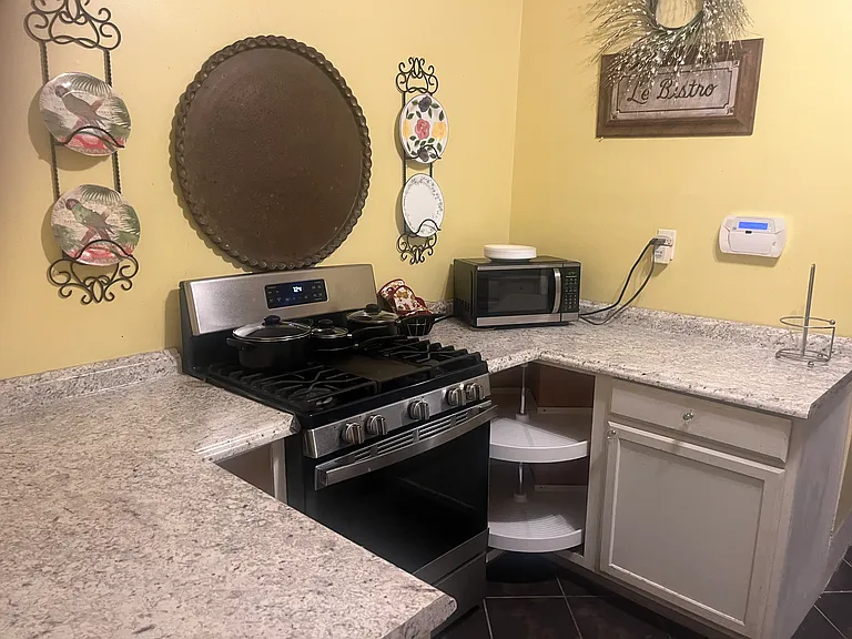 412 Pinehill Dr — Photo 17