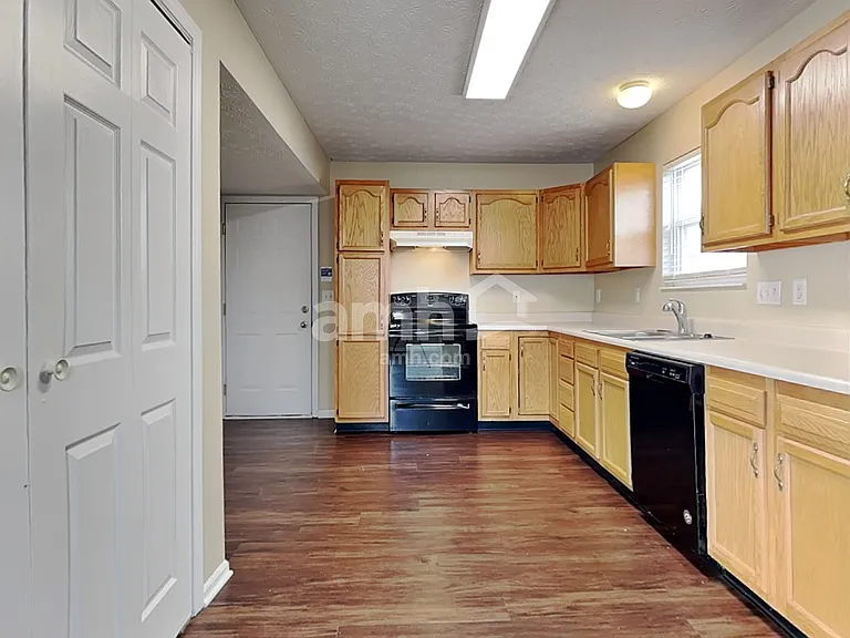 918 Kreider Ct — Photo 3