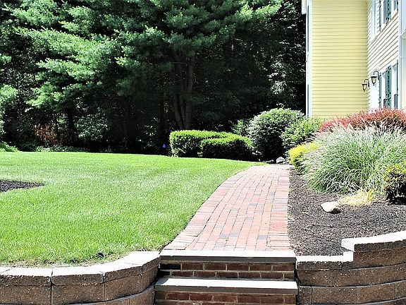 4th image of 35 Lealand Peck Dr
