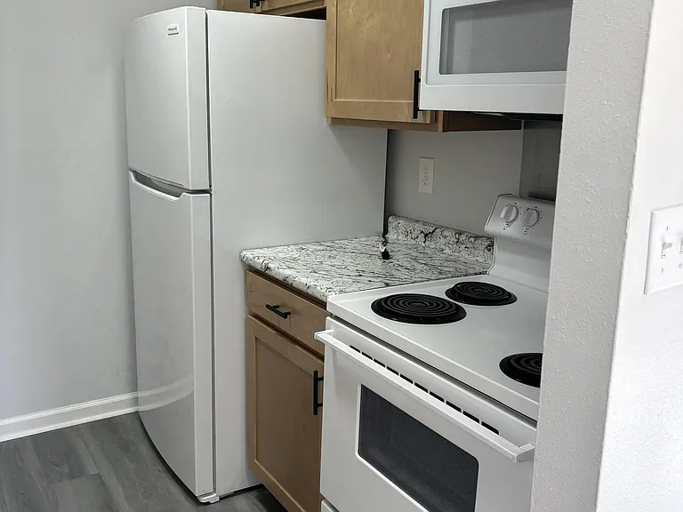 1313 Oakland Rd NE #6 — Photo 6