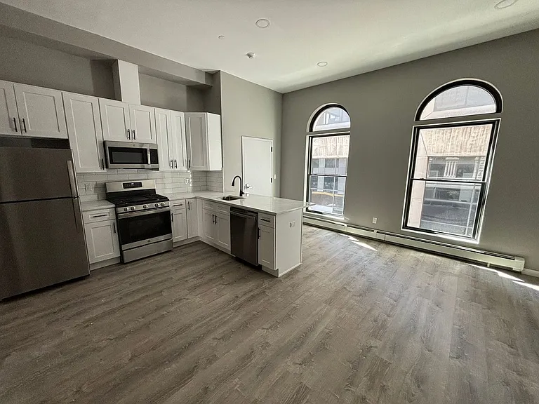 37 Center St — Photo 8