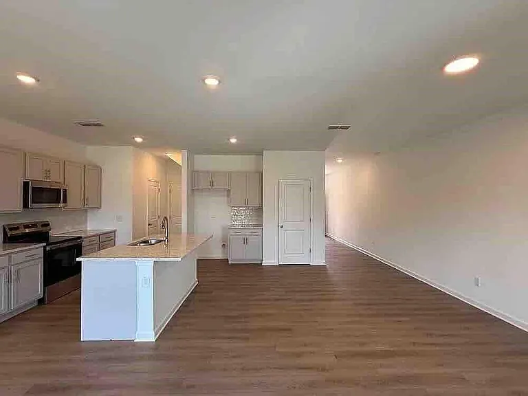 6761 Armonia Dr — Photo 4