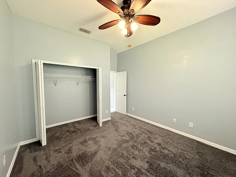 814 Kazaros Cir — Photo 2