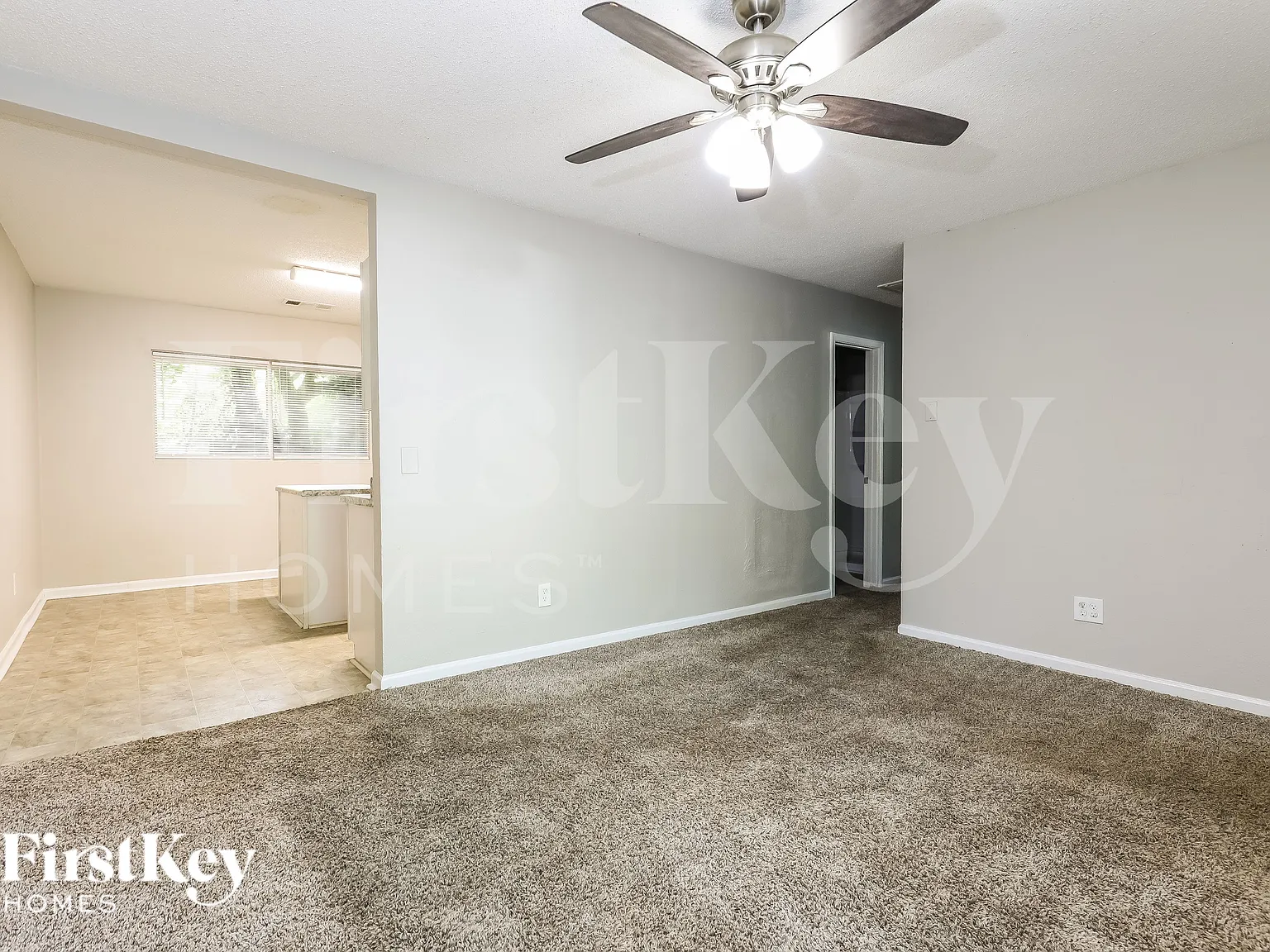 3 bed, 1.0 bath, 1040 sqft, $1,355 — Photo 2