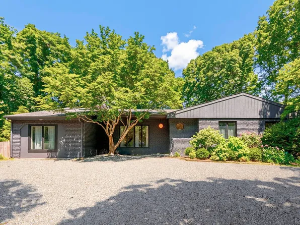 2 South Dr, Sag Harbor, NY 11963
