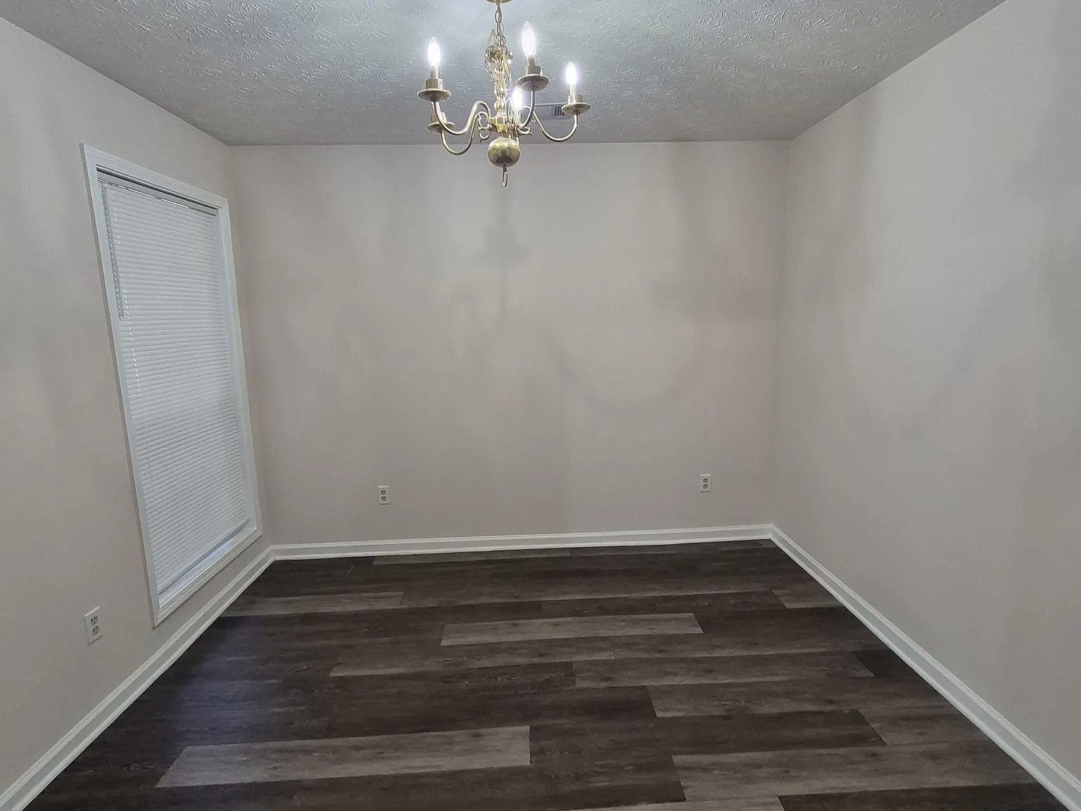 3 bed, 1650 sqft, $2,035 — Photo 3