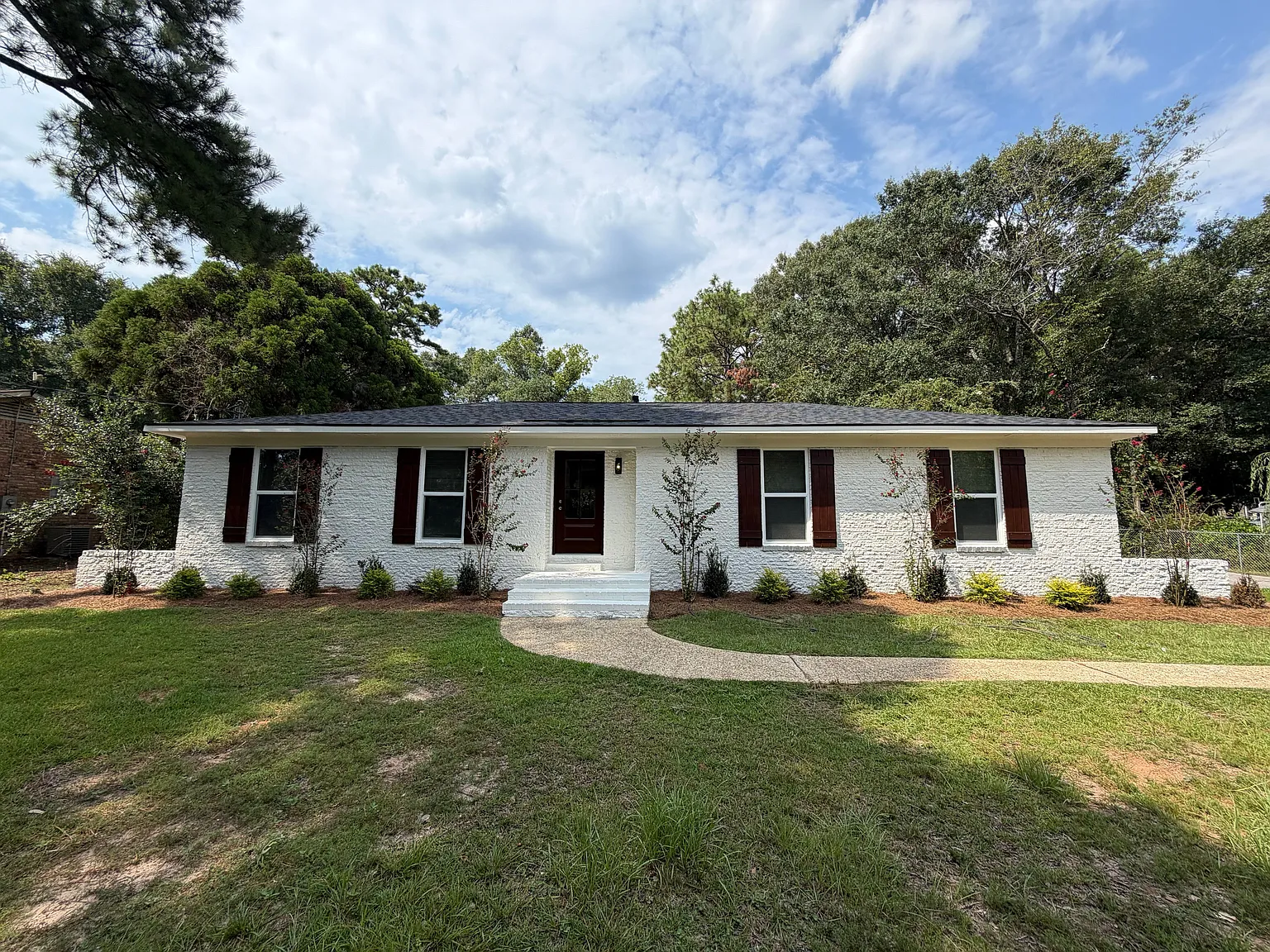 4 bed, 2.0 bath, 2000 sqft, $2,200 — Photo 2