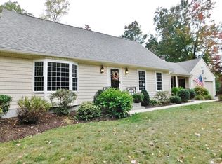 2 Bittersweet Ln, Wilbraham, MA 01095