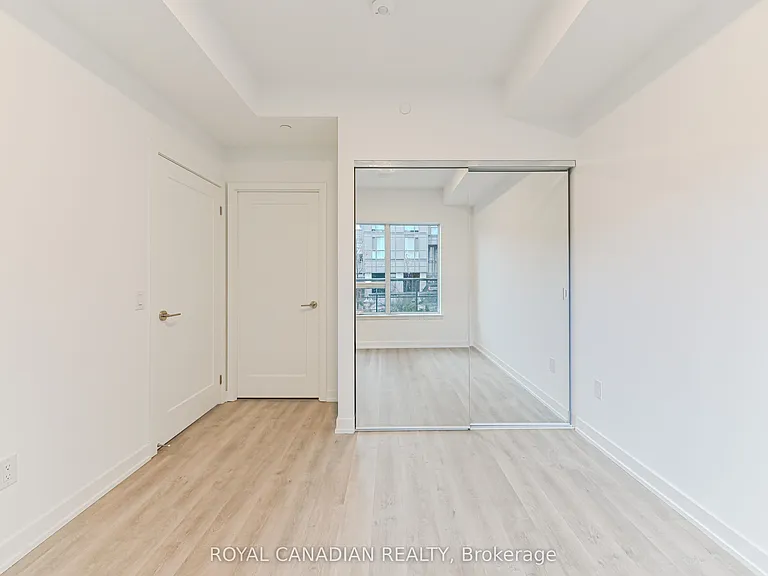 5105 Hurontario St #104 — Photo 23