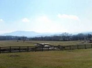 425 Apple Valley Rd, Sevierville, TN 37862